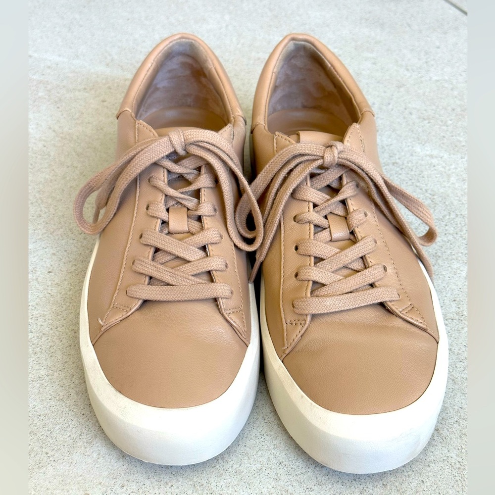Vince Gabi Leather Sneaker in cappuccino. Size 7M.